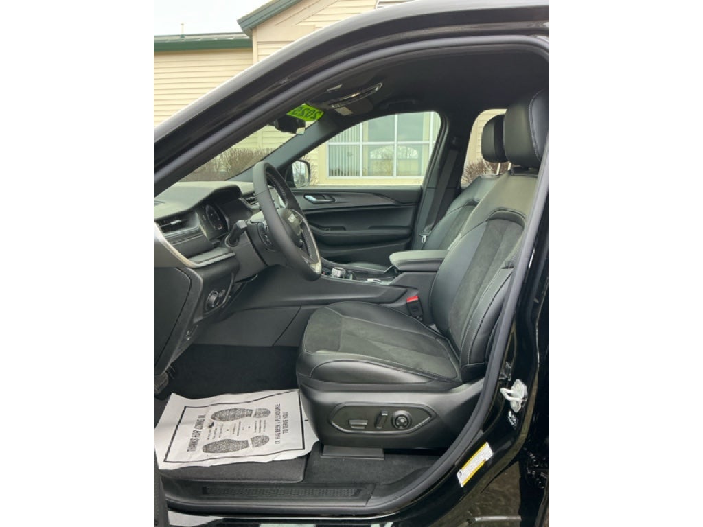 2025 Jeep Grand Cherokee GRAND CHEROKEE ALTITUDE 4X4