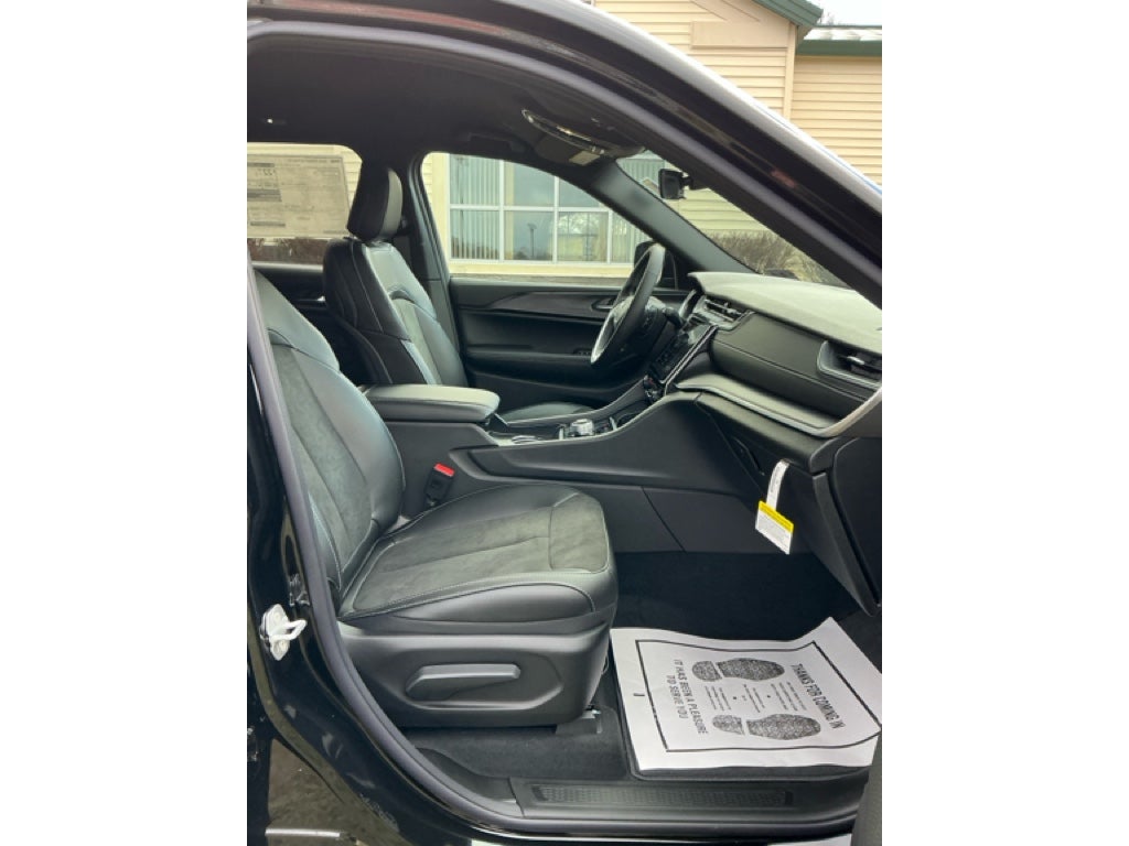 2025 Jeep Grand Cherokee GRAND CHEROKEE ALTITUDE 4X4