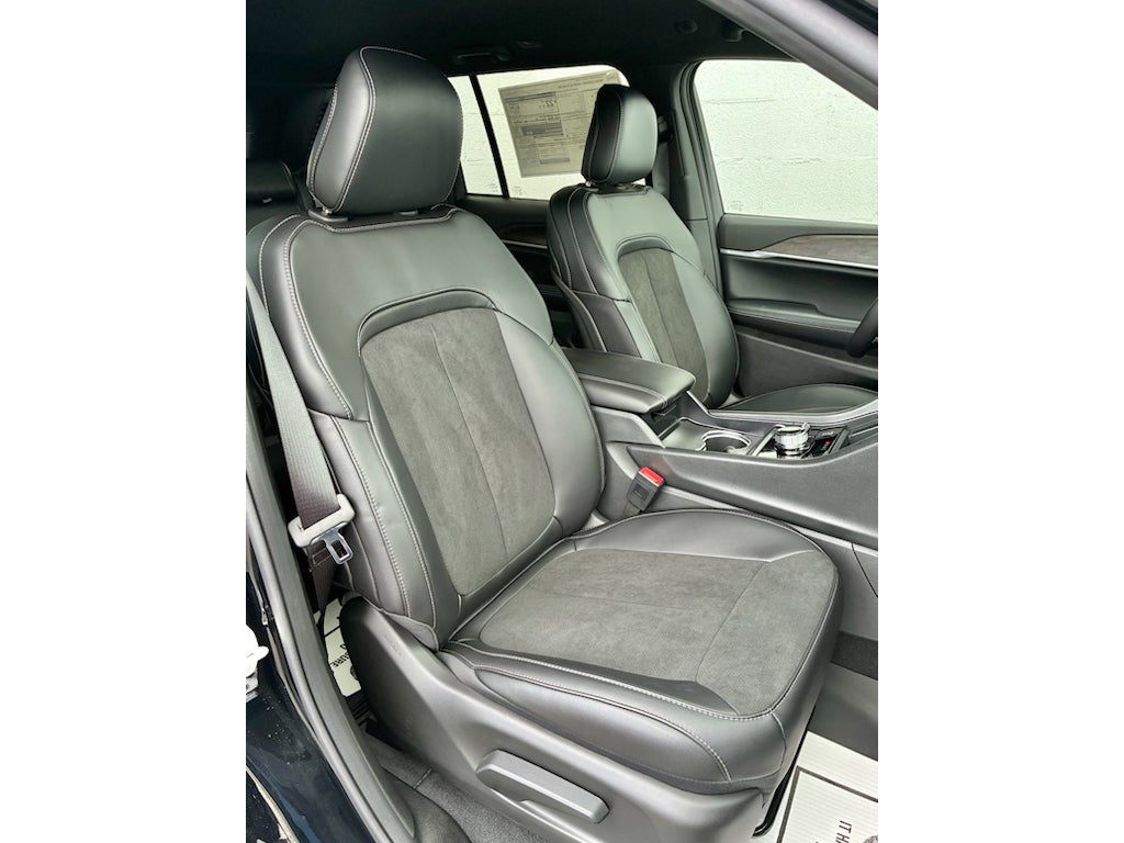 2026 Jeep Grand Cherokee LAREDO ALTITUDE 4X4