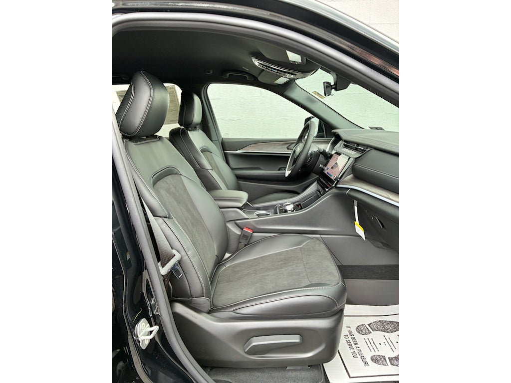 2026 Jeep Grand Cherokee LAREDO ALTITUDE 4X4