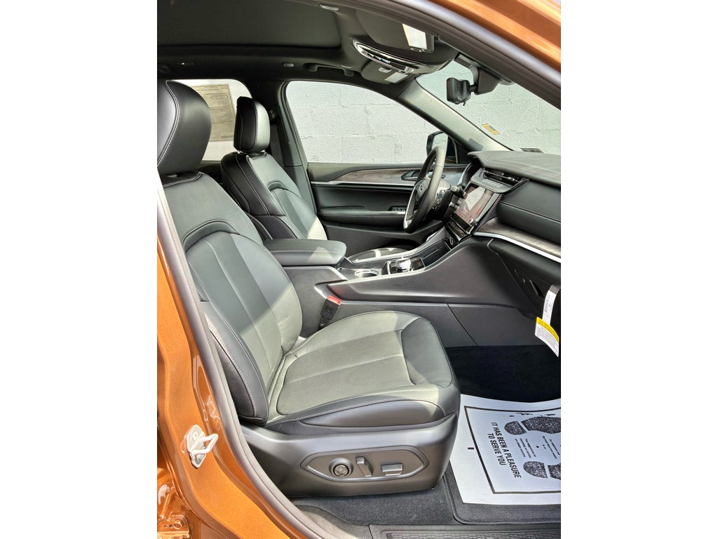 2027 Jeep Grand Cherokee Limited Reserve