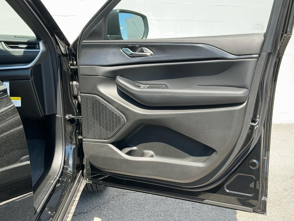 2025 Jeep Grand Cherokee GRAND CHEROKEE L LAREDO X 4X4