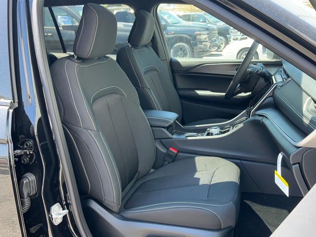 2025 Jeep Grand Cherokee GRAND CHEROKEE L LAREDO X 4X4