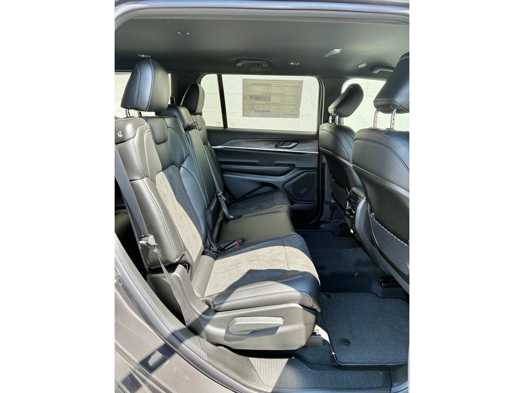2026 Jeep Grand Cherokee L LAREDO ALTITUDE 4X4