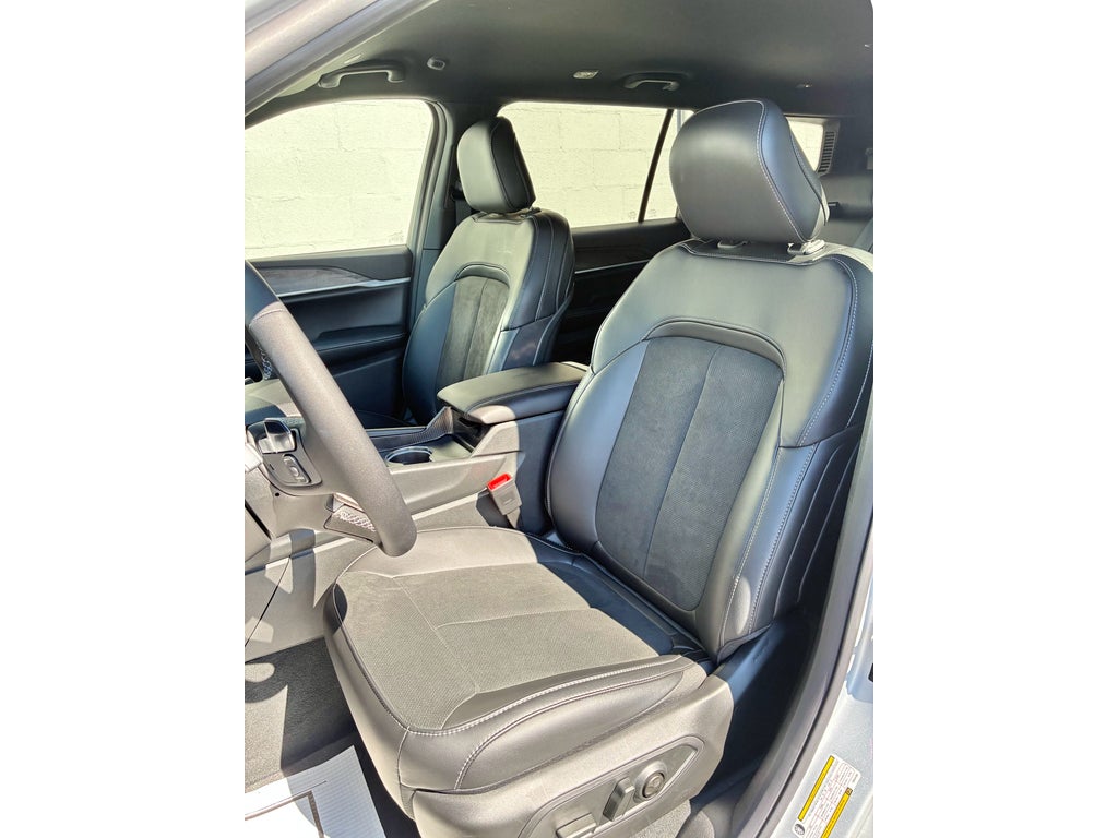 2026 Jeep Grand Cherokee L LAREDO ALTITUDE 4X4