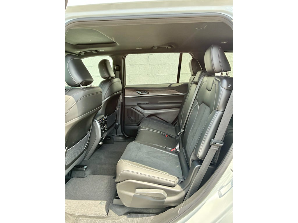 2026 Jeep Grand Cherokee L LAREDO ALTITUDE 4X4
