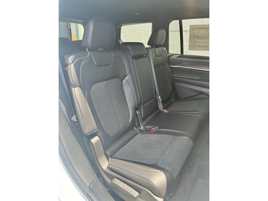 2026 Jeep Grand Cherokee L LAREDO ALTITUDE 4X4