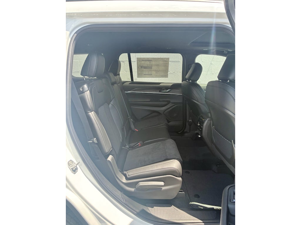 2026 Jeep Grand Cherokee L LAREDO ALTITUDE 4X4