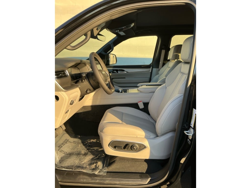 2025 Jeep Wagoneer WAGONEER L LIMITED 4X4