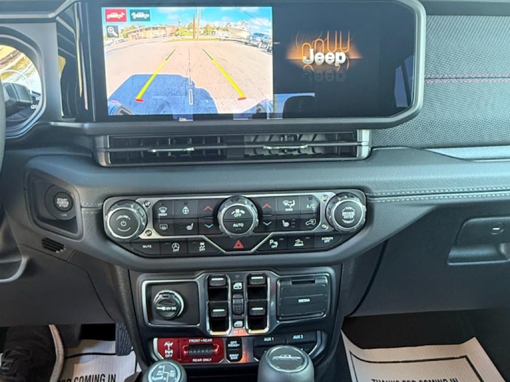 2025 Jeep Gladiator GLADIATOR RUBICON X 4X4