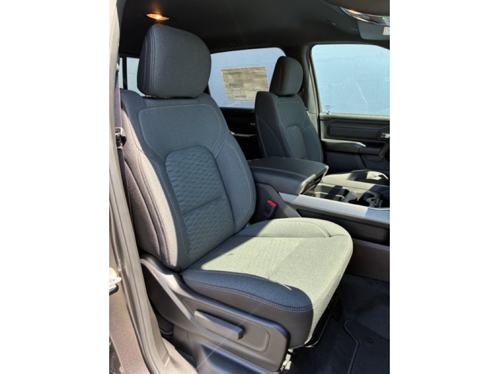 2026 RAM Ram 1500 1500 EXPRESS CREW CAB 4X4 5'7' BOX