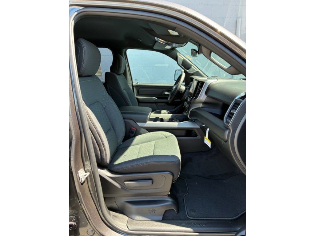 2026 RAM Ram 1500 1500 EXPRESS CREW CAB 4X4 5'7' BOX