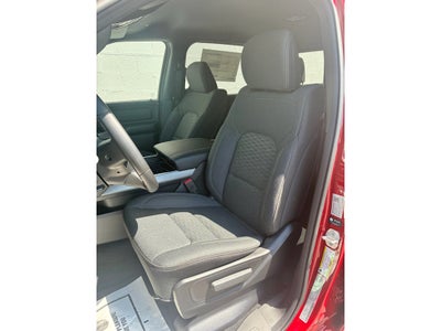 2026 RAM 1500 EXPRESS CREW CAB 4X4 5'7' BOX