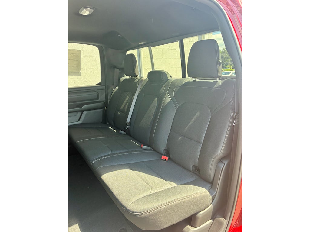 2026 RAM 1500 EXPRESS CREW CAB 4X4 5'7' BOX