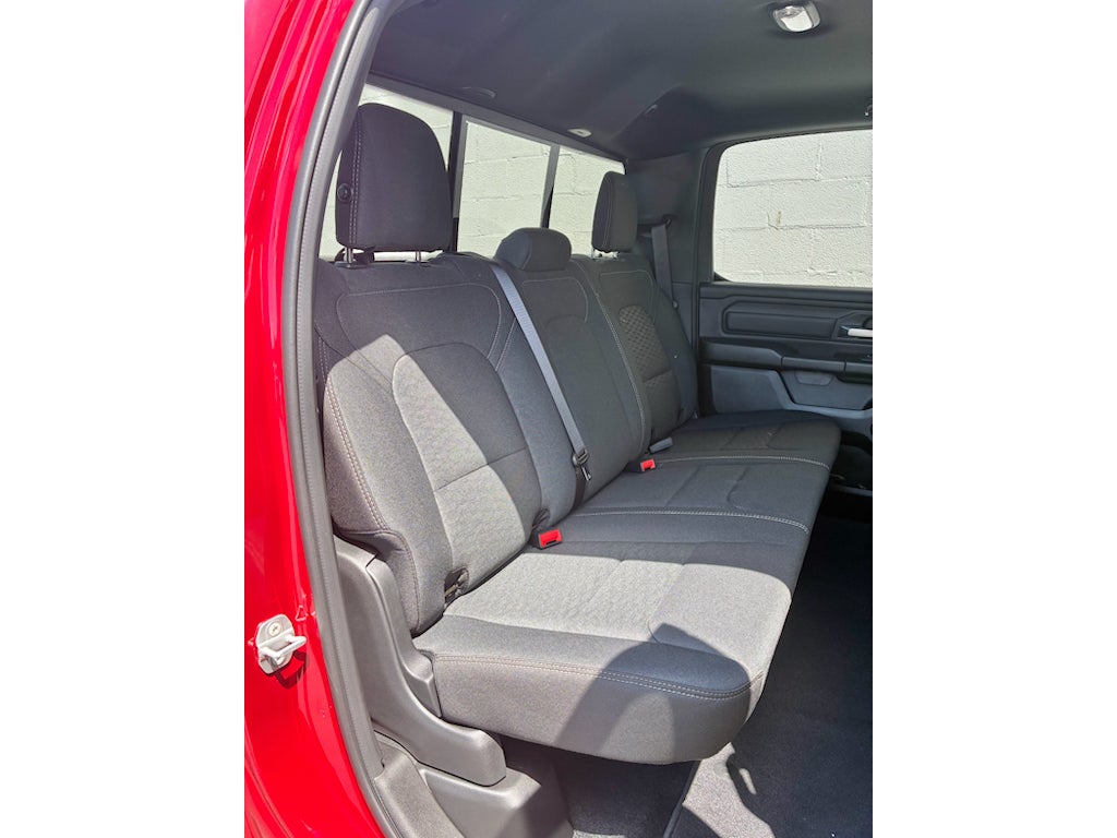 2026 RAM 1500 EXPRESS CREW CAB 4X4 5'7' BOX