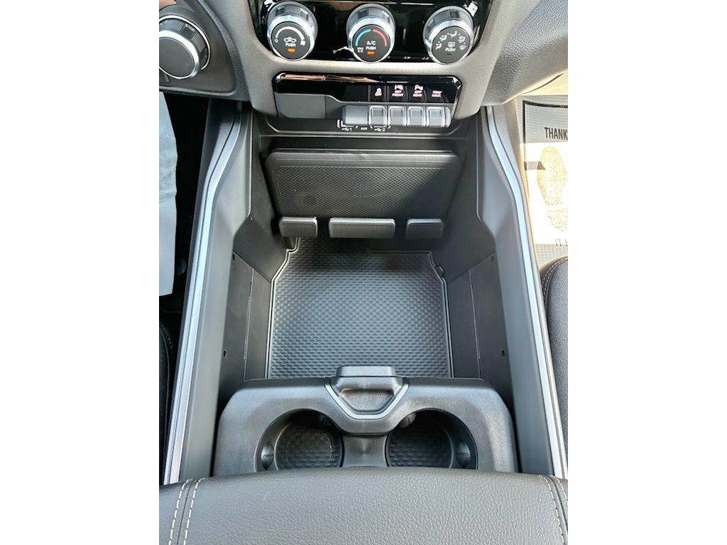 2026 RAM 1500 EXPRESS CREW CAB 4X4 5'7' BOX