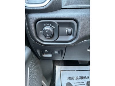 2026 RAM 1500 EXPRESS CREW CAB 4X4 5'7' BOX