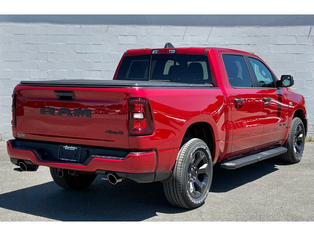 2026 RAM Ram 1500 EXPRESS CREW CAB 4X4 5'7' BOX