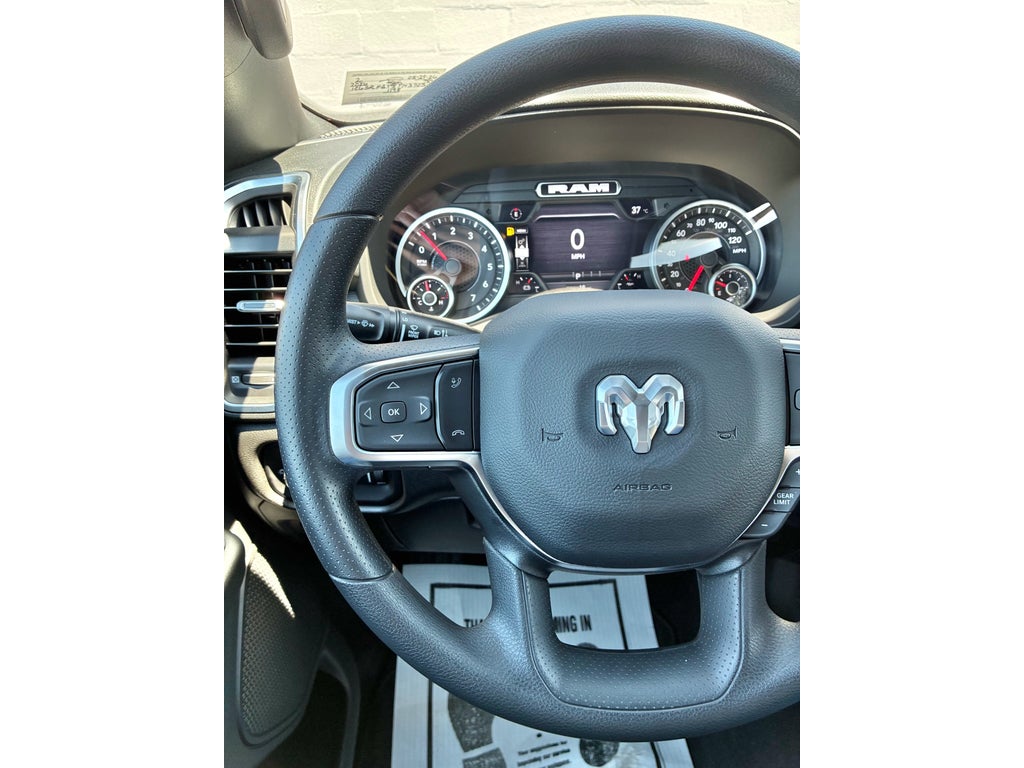2026 RAM Ram 1500 EXPRESS CREW CAB 4X4 5'7' BOX