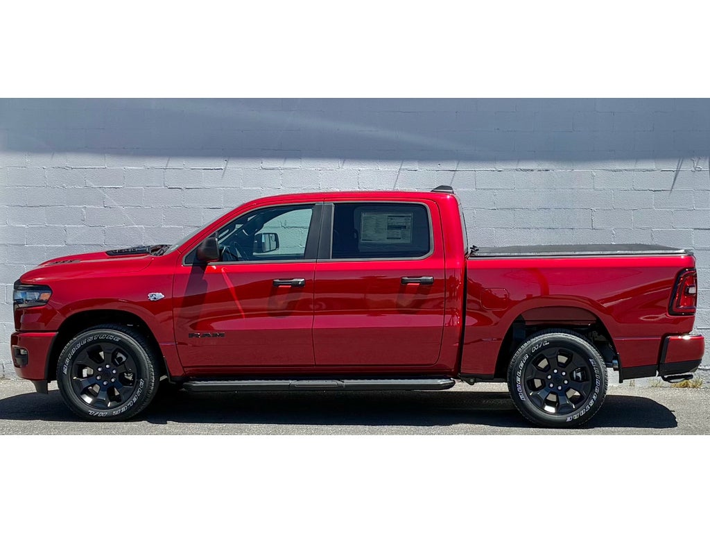 2026 RAM Ram 1500 EXPRESS CREW CAB 4X4 5'7' BOX