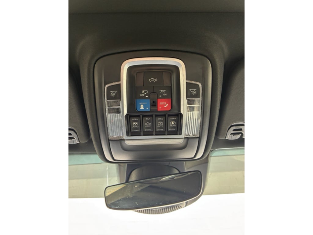 2022 RAM 1500 Laramie Crew Cab 4x4 5'7' Box