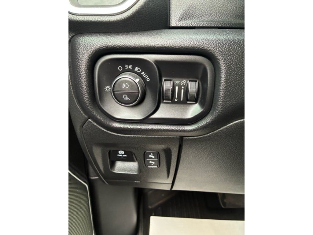 2022 RAM 1500 Laramie Crew Cab 4x4 5'7' Box