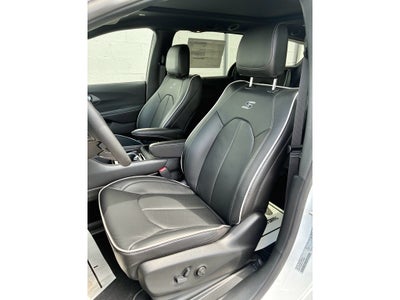2027 Chrysler Pacifica LIMITED AWD