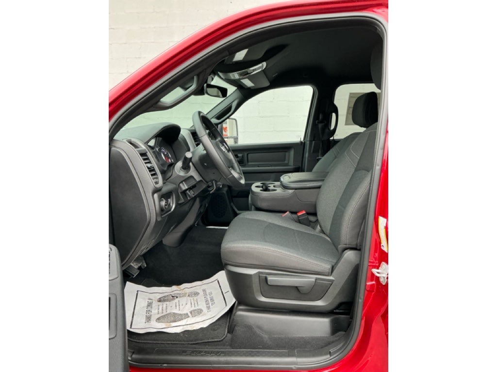 2026 RAM Ram 3500 RAM 3500 TRADESMAN CREW CAB 4X4 6'4' BOX