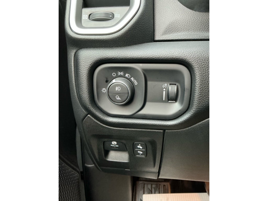 2025 RAM Ram 1500 RAM 1500 BIG HORN CREW CAB 4X4 5'7' BOX