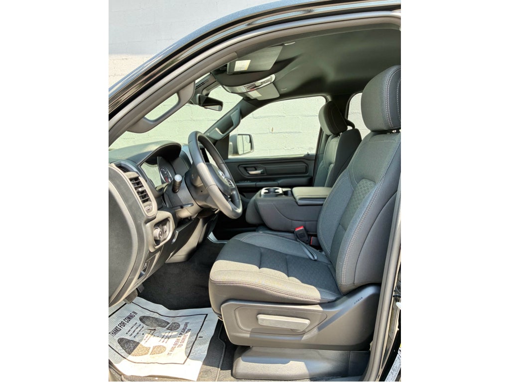 2026 RAM Ram 1500 EXPRESS CREW CAB 4X4 5'7' BOX