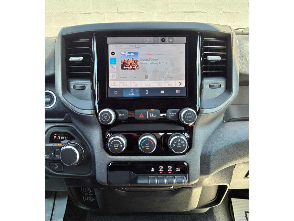 2026 RAM Ram 1500 EXPRESS CREW CAB 4X4 5'7' BOX
