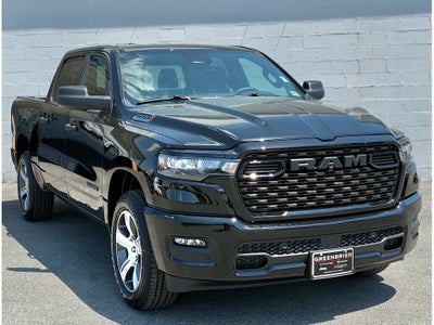 2026 RAM Ram 1500 EXPRESS CREW CAB 4X4 5'7' BOX