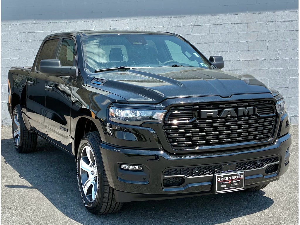 2026 RAM Ram 1500 EXPRESS CREW CAB 4X4 5'7' BOX