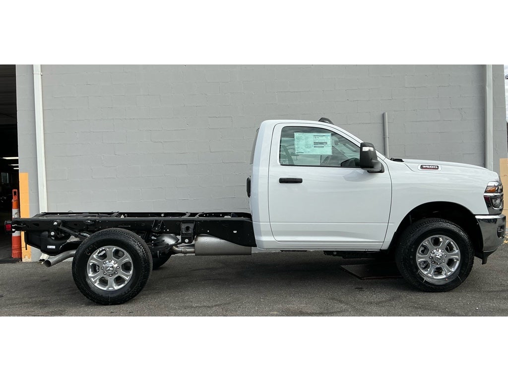2026 RAM Ram 3500 Chassis Cab RAM 3500 TRADESMAN CHASSIS REGULAR CAB 4X4 60' CA