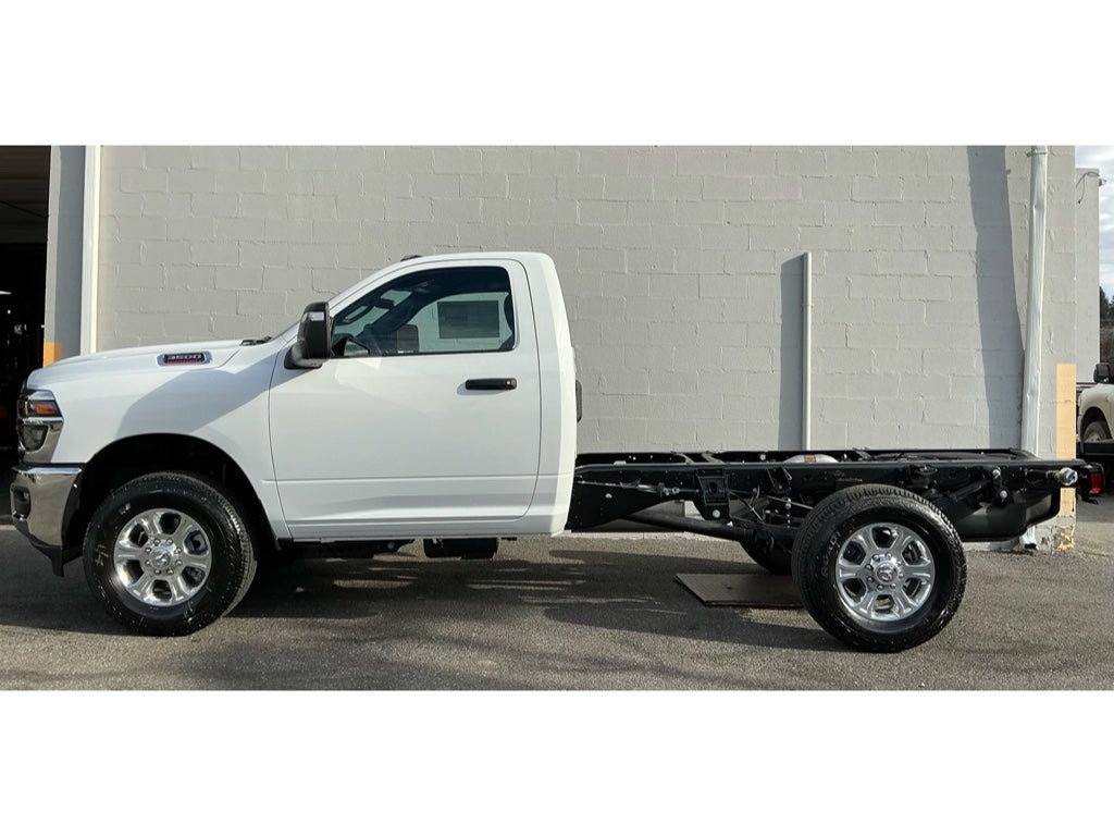 2026 RAM Ram 3500 Chassis Cab RAM 3500 TRADESMAN CHASSIS REGULAR CAB 4X4 60' CA