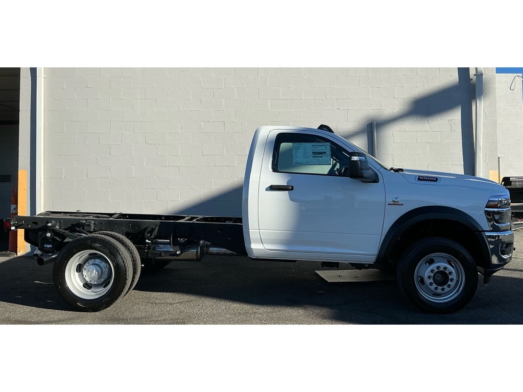 2026 RAM Ram 5500 Chassis Cab RAM 5500 TRADESMAN CHASSIS REGULAR CAB 4X4 60' CA