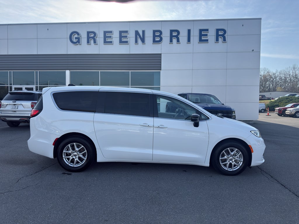 2024 Chrysler Pacifica Touring L