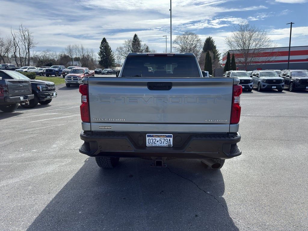 2025 Chevrolet Silverado Custom