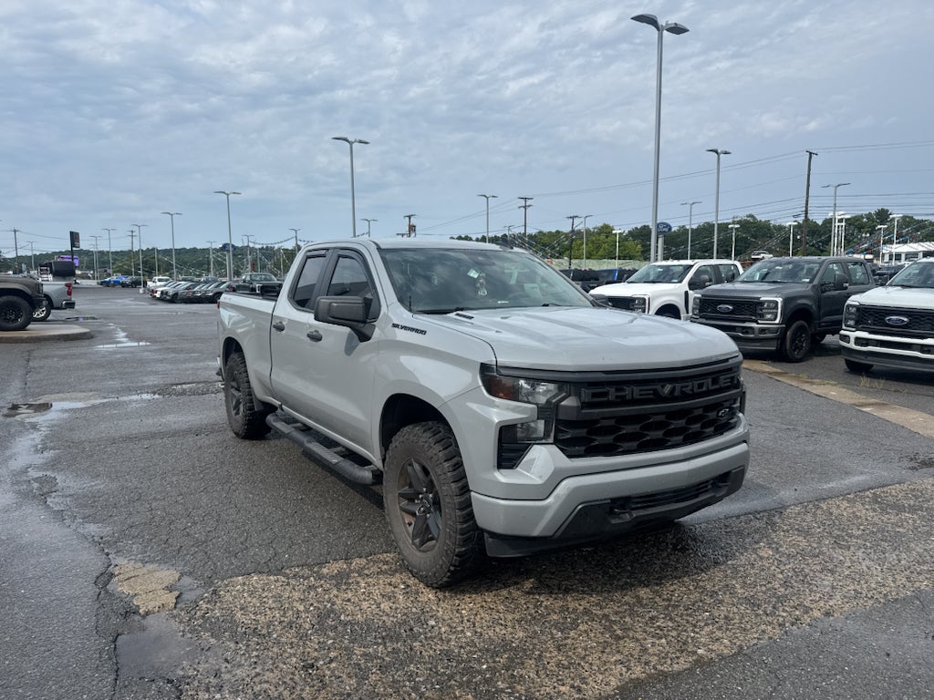 2025 Chevrolet Silverado Custom