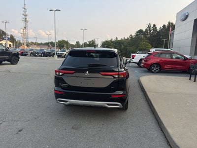 2023 Mitsubishi Outlander SE