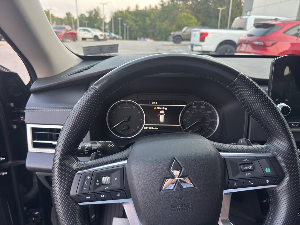 2023 Mitsubishi Outlander SE