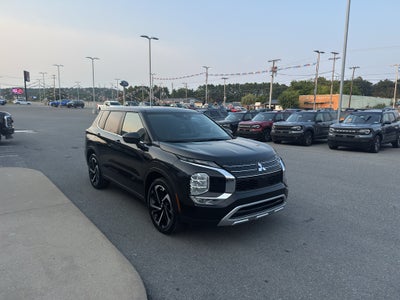 2023 Mitsubishi Outlander SE